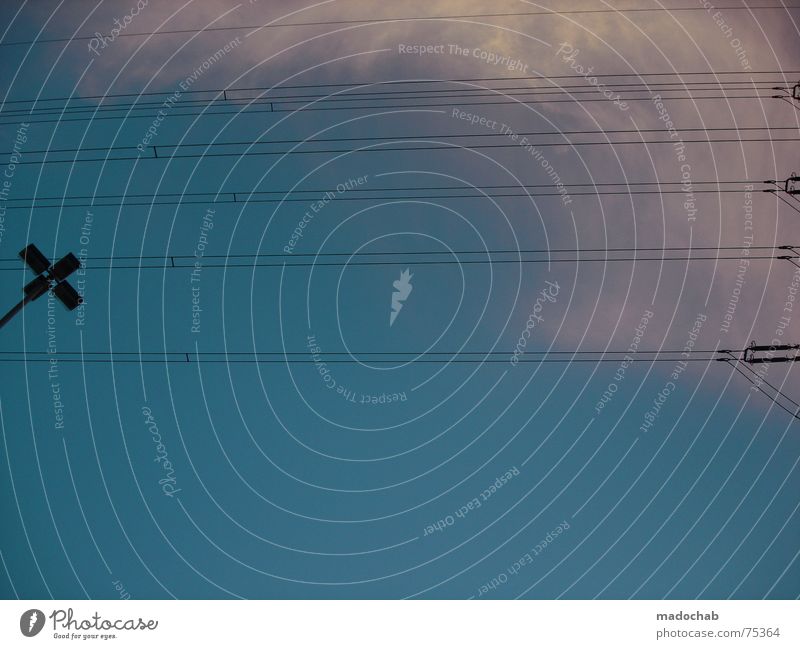 DISTANCE Himmel Wolken schlechtes Wetter himmlisch Götter Unendlichkeit einfach sehr wenige minimalistisch berühren streben Industrie Vertrauen sky clouds oben