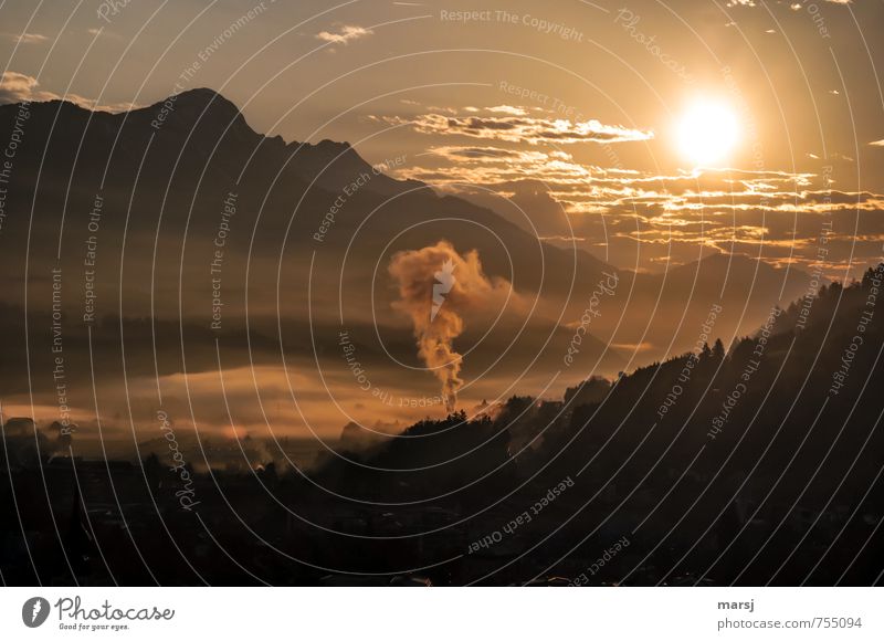 Fernwärme in der Früh harmonisch Ferne Freiheit Sommer Berge u. Gebirge Energiewirtschaft Biomasse Natur Landschaft Urelemente Himmel Wolken Horizont Sonne