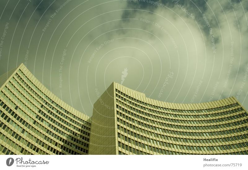 Geschwungene Zwillinge Haus Hochhaus Arbeit & Erwerbstätigkeit Fenster geschwungen Etage Himmel Stadt Wolken windows Linie lines curved floors sky clouds