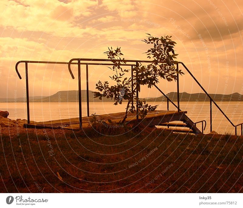 *SILENTMOTION* Wolken rot Baum ruhig Erholung Herbst kalt See Meer Dach Treppe Wasser Himmel Regen sonne wiese Geländer Berge u. Gebirge Natur hans Glück