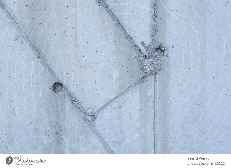 #292 Wetter Stadt Beton Linie kalt rund blau grau schalung Wand Fuge Glätte Neigung Kreis Loch graphisch Rechteck Geometrie Tiefenschärfe Farbfoto Außenaufnahme