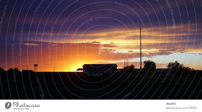 Nachtlicht Sonnenuntergang Dämmerung Wolken Gebäude Haus Ferien & Urlaub & Reisen Namibia Afrika Süden Abend Himmel bahngeleise Bahnhof Landschaft karasburg