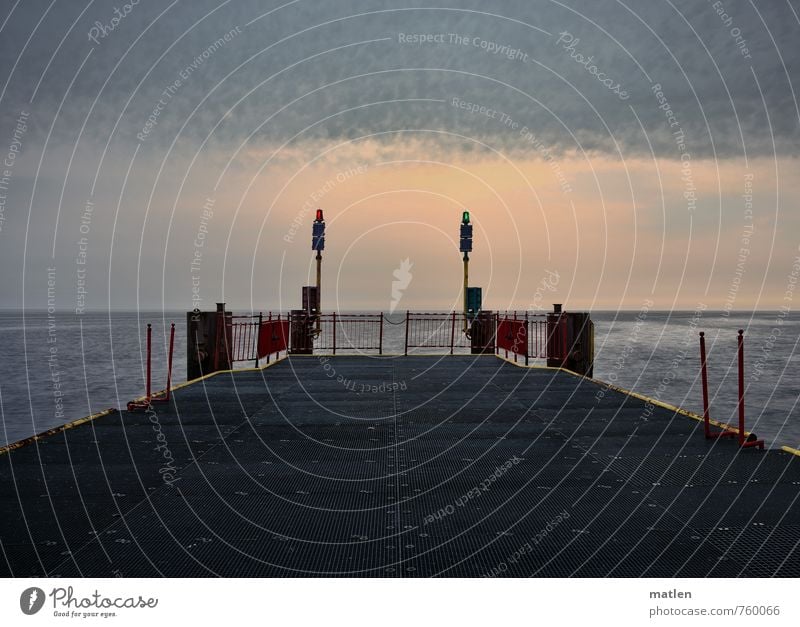 Anleger Landschaft Himmel Wolken Horizont Sonnenaufgang Sonnenuntergang Wetter Wellen Meer Menschenleer Brücke Schifffahrt bedrohlich grau rot Anlegestelle