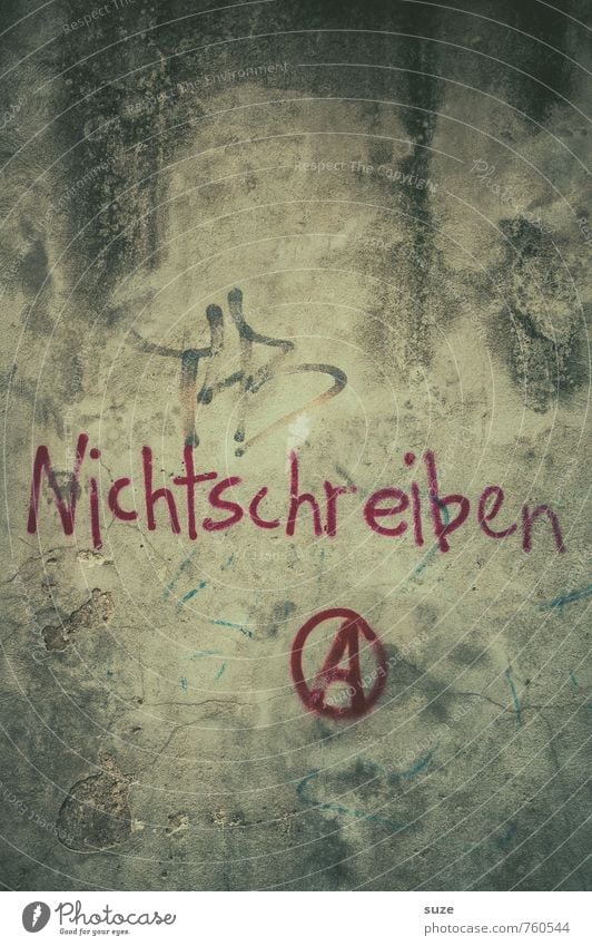 Nur guggn ... Mauer Wand Zeichen Schriftzeichen Graffiti schreiben alt authentisch dreckig einfach kaputt retro trist trocken grau Verbote Verfall Vergangenheit