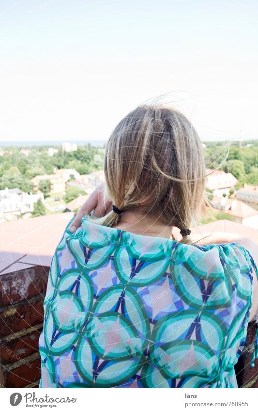 Aussicht l wie ein einziger Tag feminin Junge Frau Jugendliche Erwachsene Körper 1 Mensch 30-45 Jahre Himmel Horizont Zopf Blick blond oben Glück Sehnsucht