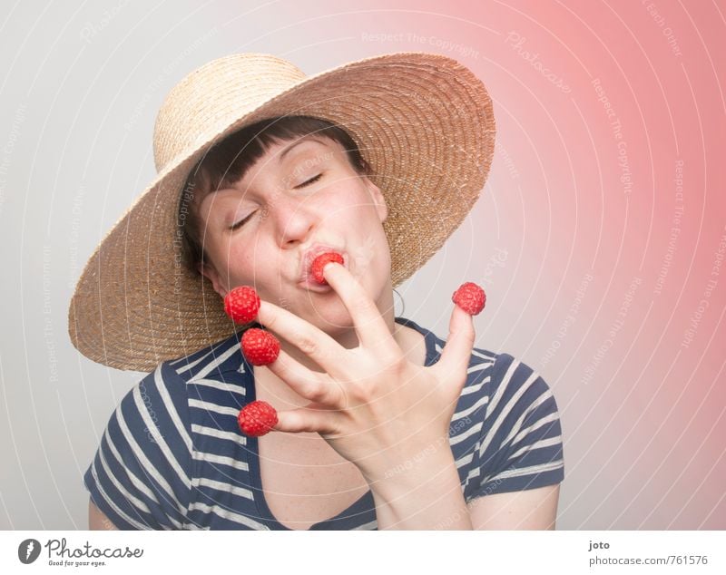 himbeerschmaus III Frucht Essen Vegetarische Ernährung Freude Glück Gesundheit Gesunde Ernährung Wohlgefühl Zufriedenheit Freizeit & Hobby Sommer Junge Frau