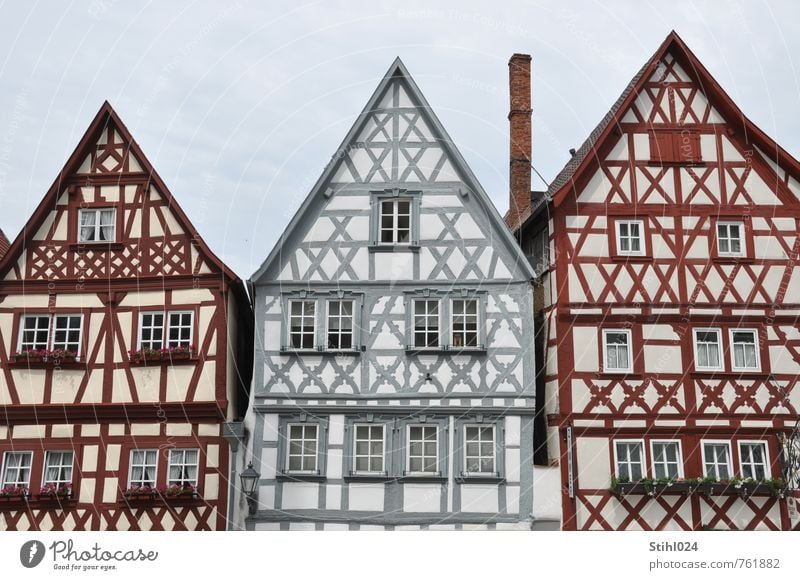 Ochsenfurt Stil Tourismus Haus Main Kleinstadt Altstadt Skyline Menschenleer Fachwerkhaus Fachwerkfassade Dachgiebel fachwerkgiebel Schornstein Sehenswürdigkeit