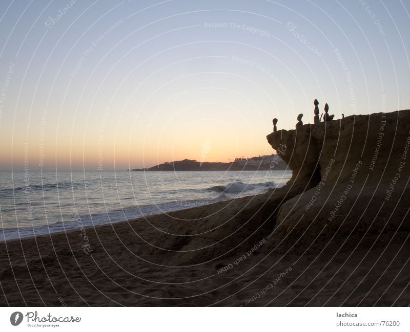 Steinchen Sonnenuntergang Sonnenaufgang Meer Ferien & Urlaub & Reisen Strand Wellen Romantik Physik dunkel Sommer Portugal Algarve Himmel Skulptur Kunst Küste