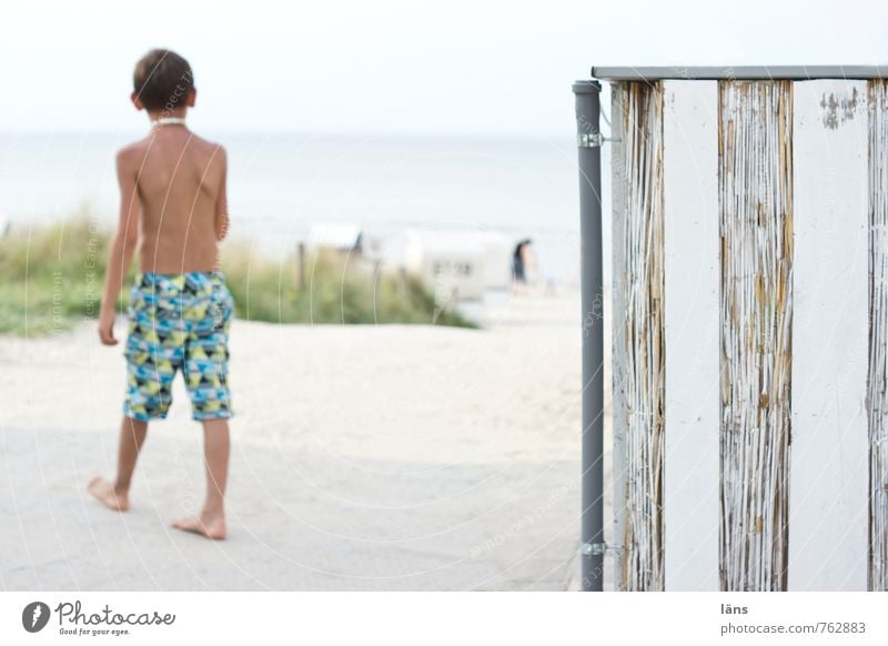 endlich Sommer Mensch maskulin Kind Junge Kindheit Leben 1 8-13 Jahre Umwelt Natur Landschaft Sand Luft Wasser Himmel Wolkenloser Himmel Küste Strand Ostsee