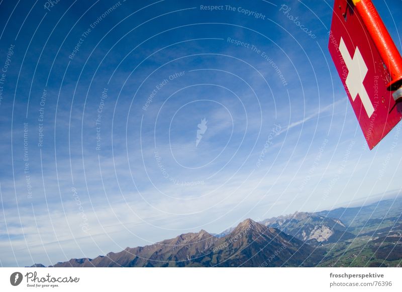 switzerland is a typical pulmex land Schweiz Schweizerflagge Nationalflagge Fahne Gipfel Gipfelkreuz Heimat Bergsteigen rot Berner Oberland wandern Herbst