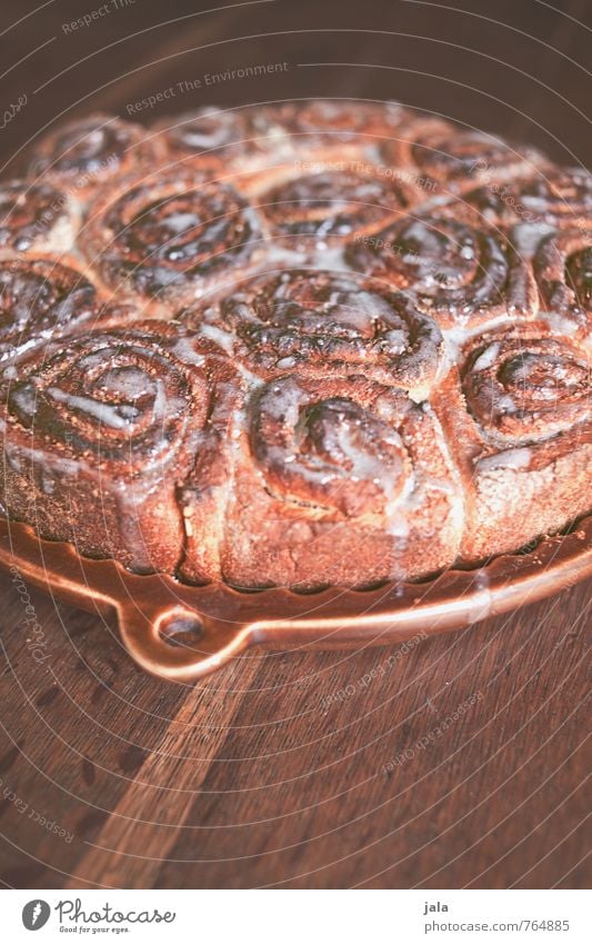 ofenfrisch Lebensmittel Teigwaren Backwaren Kuchen Ernährung Kaffeetrinken Bioprodukte Vegetarische Ernährung Teller lecker natürlich süß Holztisch