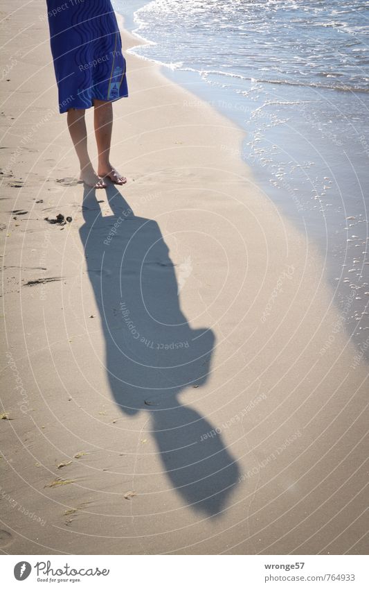 Am Nordstrand Ferien & Urlaub & Reisen Sommer Strand Wellen Badeurlaub Sand Wasser Schönes Wetter Küste Ostsee Meer Insel Rügen stehen dünn feminin Frau