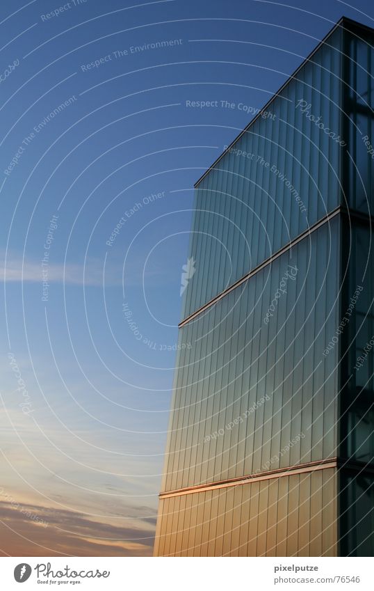 treppenhaus zum himmel Gebäude Strukturen & Formen Acryl Wolken Sonnenlicht Abendsonne aufsteigen Treppenhaus Verlauf Stimmung Haus flach Himmel Flucht