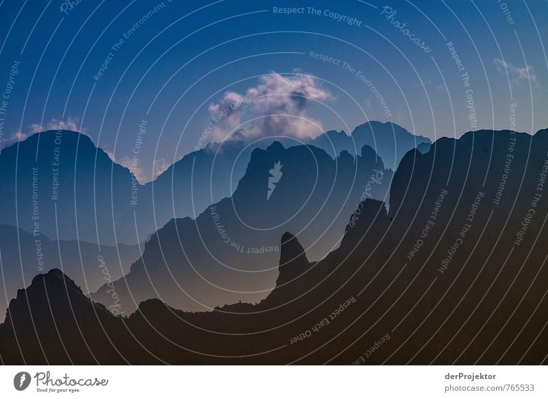 Dolomiten in Silhouettenansicht Ferien & Urlaub & Reisen Tourismus Ausflug Abenteuer Ferne Freiheit Sommerurlaub Berge u. Gebirge Umwelt Natur Landschaft