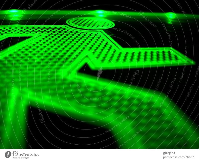 run to the green exit Hintergrundbild Licht black sign Leuchtdiode wallpaper light motion