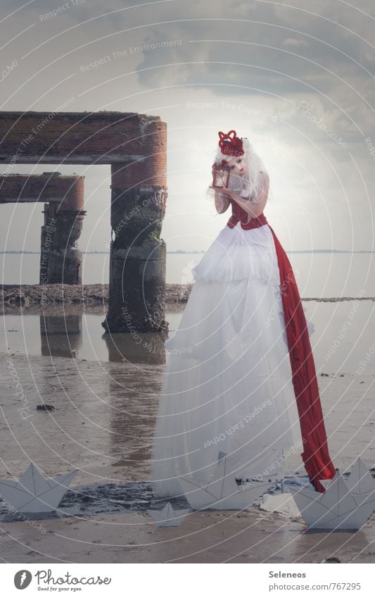 . Ferne Freiheit Sommer Mensch feminin Frau Erwachsene 1 Umwelt Natur Landschaft Wasser Himmel Wolken Horizont Küste Nordsee Meer Ebbe Schifffahrt Rock Kleid