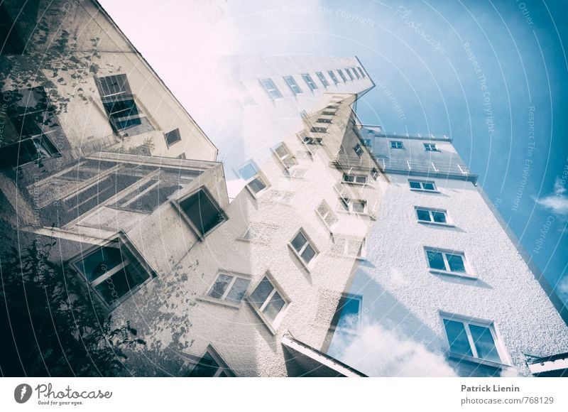 Hoch hinaus Umwelt Klima Wetter Stadt Hochhaus Industrieanlage Bauwerk Gebäude Architektur Fenster Stress Bewegung Partnerschaft Bildung bizarr Dekadenz