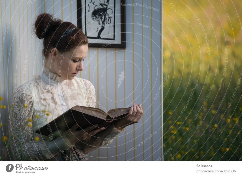 true story Raum Wohnzimmer Mensch feminin Frau Erwachsene Haare & Frisuren Gesicht 1 Umwelt Natur Landschaft Frühling Sommer Blume Gras Sträucher Garten Park