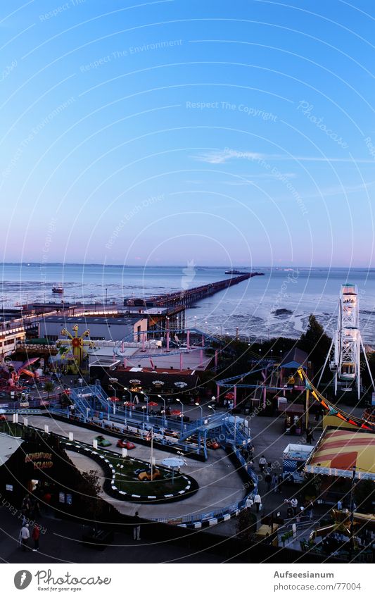 Adventure Island Strand Anlegestelle Meer England Karussell Achterbahn Dämmerung Licht Abend southend-on-sea go-kart bahn rollercoaster ocean city lights dawn