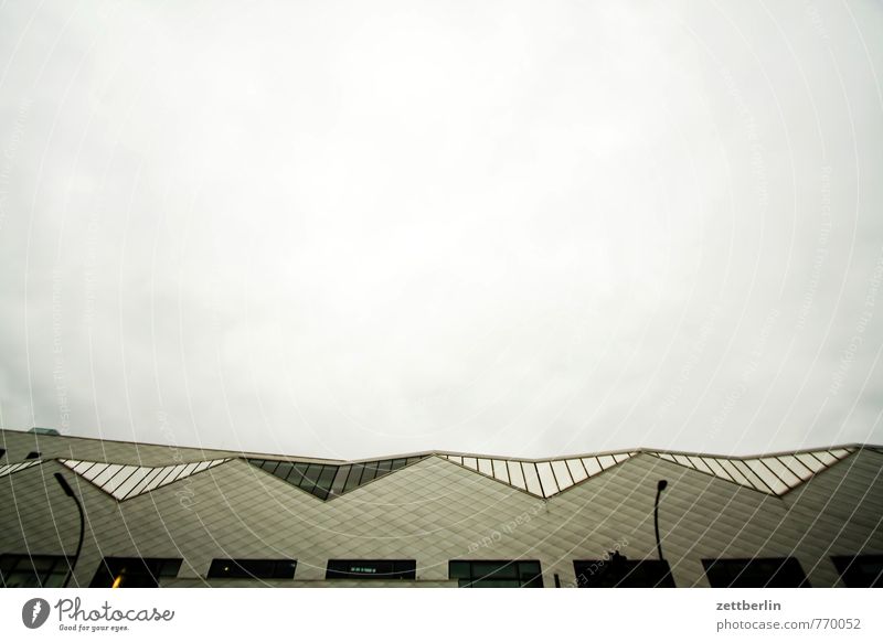 LiO Dach Himmel Wolken Konstruktion Hochbau Ingenieur Dreieck Supermarkt kaufen Kaufhaus Kaufhof Einkaufszentrum Gebäude Architektur Textfreiraum Fassade