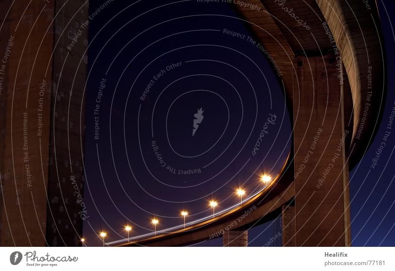 Schwinger von Rechts Köhlbrandbrücke Autobahn Tourist Tourismus Wahrzeichen geschwungen Licht Lampe Nacht Säule Träger Beton Stahl Brücke a7 Abend