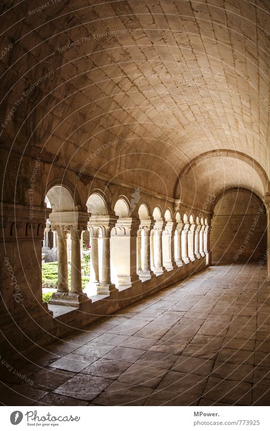 Kreuzgang Bauwerk Gebäude Architektur Sehenswürdigkeit Denkmal alt Frankreich Arkaden Säule Kloster Religion & Glaube Gang Sandstein Farbfoto Außenaufnahme