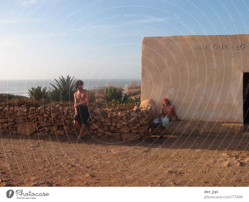 An der Hauptstrasse Dritte Welt Meer Staub Kaktus Supermarkt Fischer Dorf Marokko Erholung Kultur Afrika braun harmonisch Feld beige Schatten Bruchbude Kies