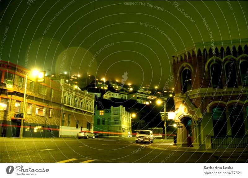 grünanlage Abend Nacht Licht ruhig Himmel Park Verkehrswege Straße PKW schlafen dunkel hell Einsamkeit Farbe Idylle Nachtlager Mitternacht ausgestorben