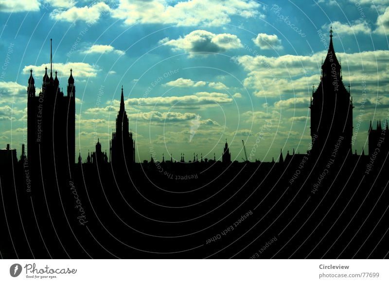 SKYline England Großbritannien Tourist Glockenspiel Wahrzeichen Gebäude Bekanntheit Kunst Wolken Gegenlicht Ferien & Urlaub & Reisen Himmel dunkel Mitte Bauwerk