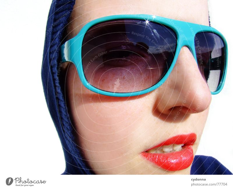 Sunglases everywhere XX Lippen Lippenstift Licht Stil Reihe Frau Porträt glänzend Kosmetik Sonnenbrille gestikulieren Bekleidung Sommer Haut session Mensch