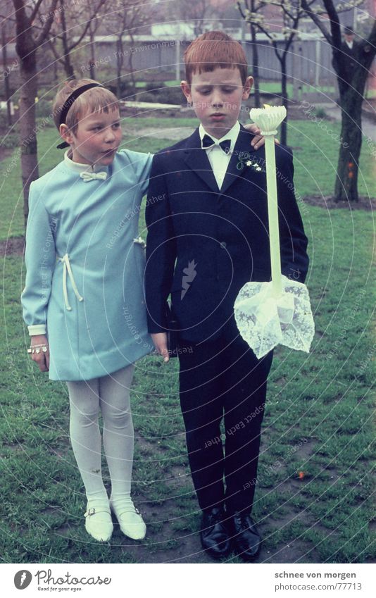 Hauptsache schick (1966) Kommunion Bruder Schwester rothaarig Stirnband unfreundlich seriös Zeremonie kobaltblau stur lachen Geschwister türkis hell-blau Kerze