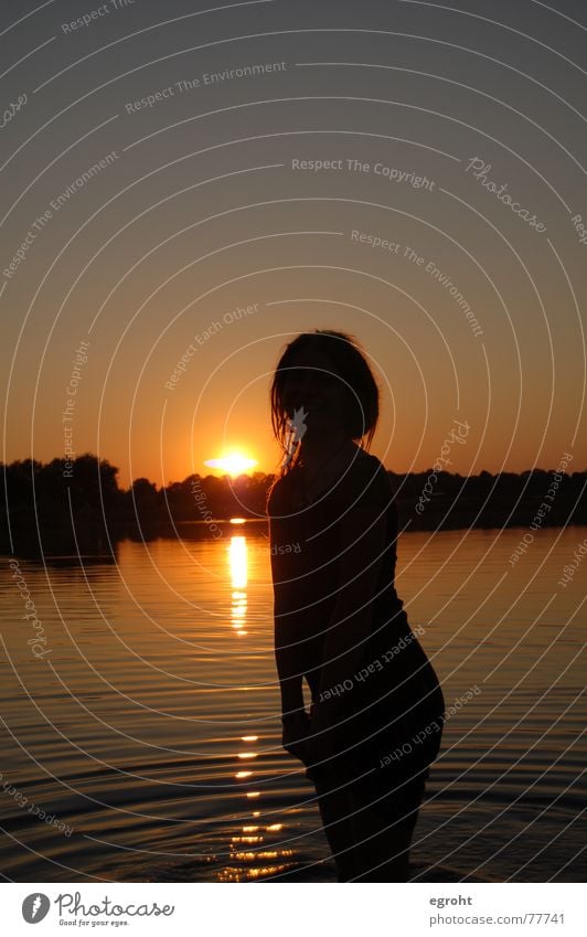 uups Mädchen See Sonnenuntergang Silhouette Spielen Rastalocken Physik Sommer Himmel Schwimmen & Baden Wärme