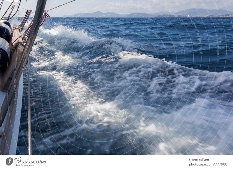 zielführend Segeln Ferien & Urlaub & Reisen Ausflug Ferne Freiheit Kreuzfahrt Sonne Meer Insel Wellen Wassersport Segeltörn Urelemente Wolkenloser Himmel