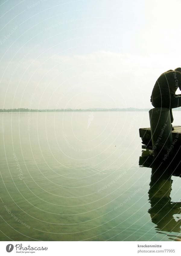 Die Gedanken sind frei See Steg Mann ruhig Holz Freizeit & Hobby Herbst Einsamkeit Philosoph Erholung Horizont Wasser sein Raum sitzen