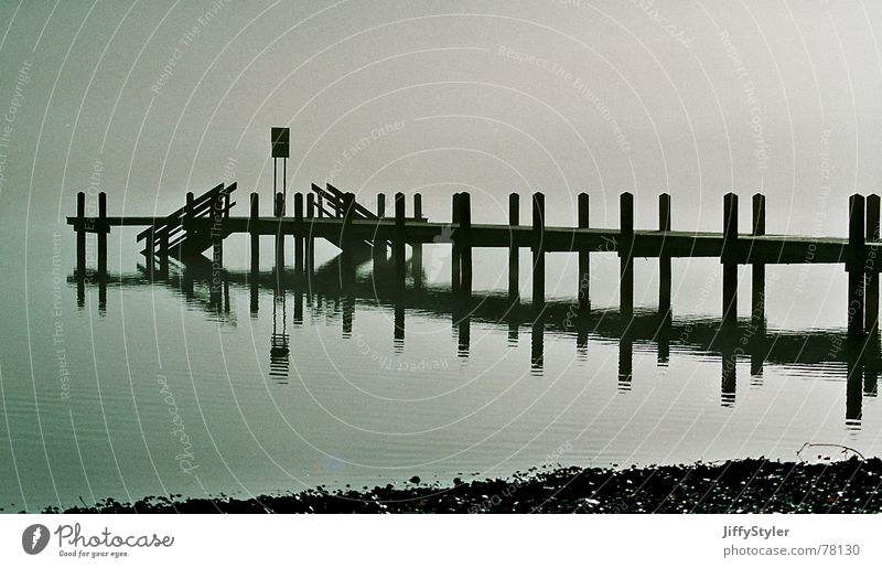 Nebelsteg See Steg Einsamkeit Reflexion & Spiegelung Wasser Landschaft Natur leer Schatten