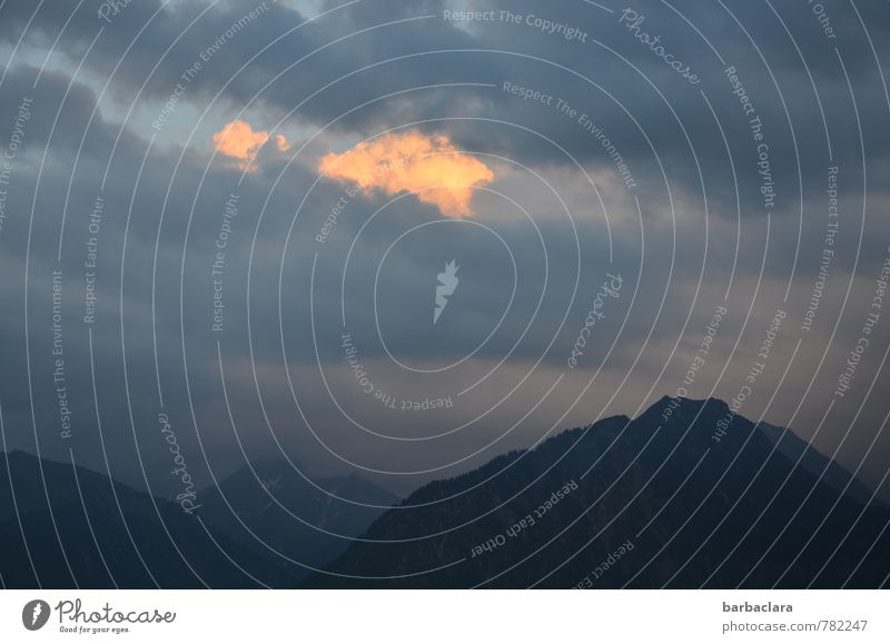 Lichtblick Natur Landschaft Urelemente Himmel Wolken Sonne Alpen Berge u. Gebirge leuchten bedrohlich dunkel hell Gefühle Stimmung Sehnsucht Bewegung Energie