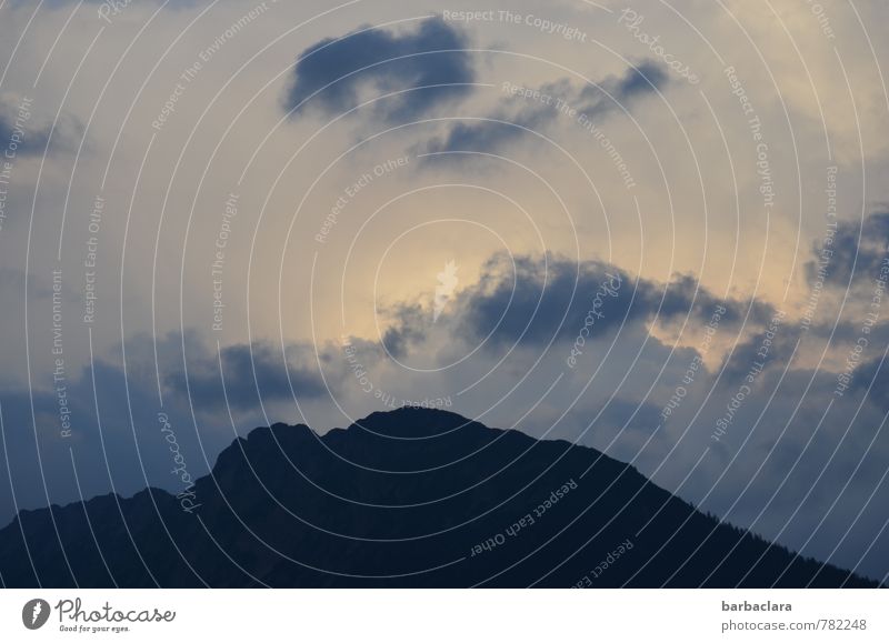 Abend in den Alpen Natur Landschaft Erde Luft Himmel Wolken Sonnenlicht Berge u. Gebirge dunkel hell blau Gefühle Stimmung Freiheit Kraft ruhig Ferne Farbfoto