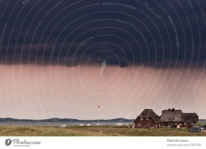 Sturm auf Sylt Tourismus Ausflug Abenteuer Ferne Freiheit Umwelt Natur Landschaft Urelemente Luft Himmel Wolken Gewitterwolken Sommer Klima Klimawandel Wetter