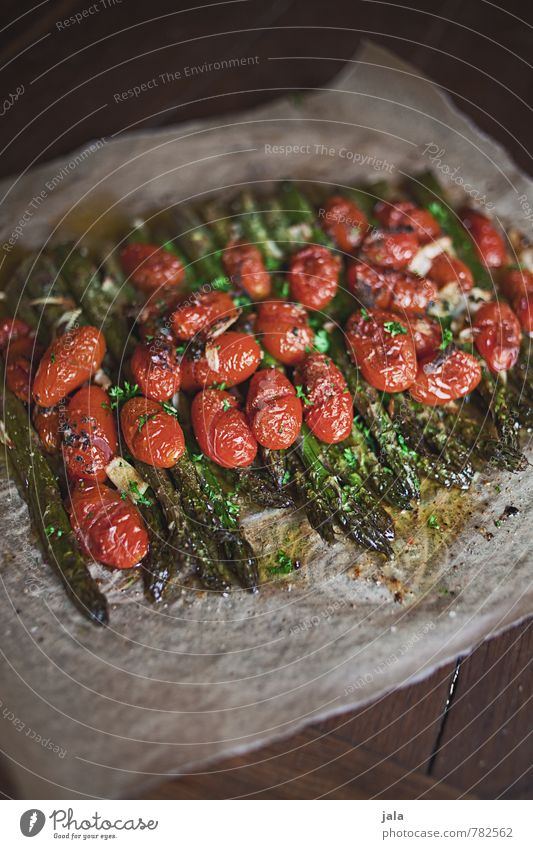 ofenspargeln Lebensmittel Gemüse Spargel grüner spargel Tomate Spargelgericht Ernährung Mittagessen Abendessen Bioprodukte Vegetarische Ernährung