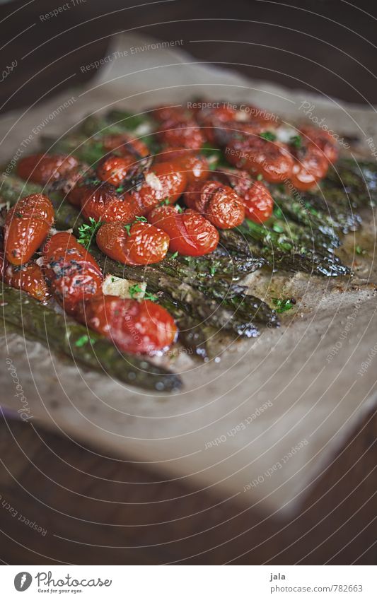 ofenspargeln Lebensmittel Gemüse Tomate Spargel grüne Spargel spargelgericht Ernährung Mittagessen Bioprodukte Vegetarische Ernährung Gesunde Ernährung frisch