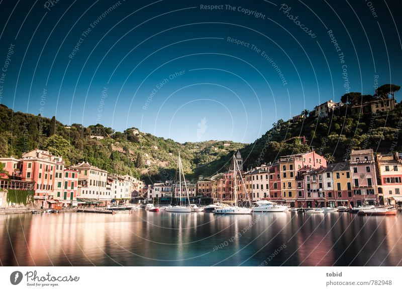 Portofino Ferien & Urlaub & Reisen Tourismus Sightseeing Sommerurlaub Sonne Meer Schönes Wetter Bucht Italien Dorf Stadtzentrum Altstadt Menschenleer Haus