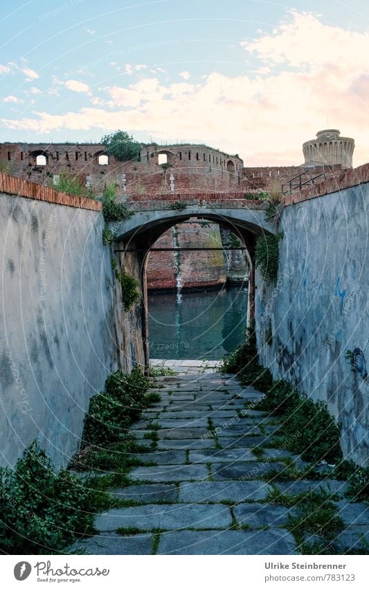 Fortezza Vecchia, Livorno Ferien & Urlaub & Reisen Tourismus Sightseeing Städtereise Italien Europa Stadt Hafenstadt Altstadt Turm Bauwerk Architektur Mauer