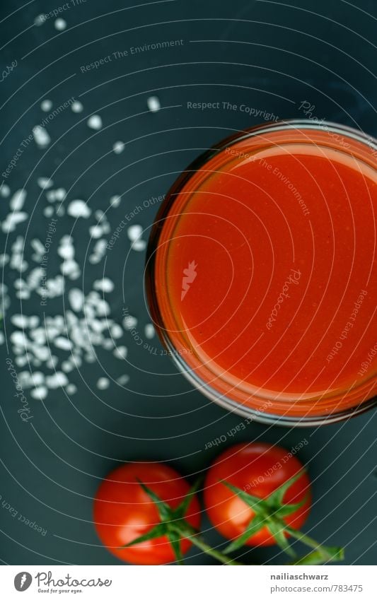 Tomatensaft Gemüse Ernährung Bioprodukte Vegetarische Ernährung Diät Getränk Glas frisch Gesundheit hell lecker natürlich schön rot schwarz Farbe Lebensfreude