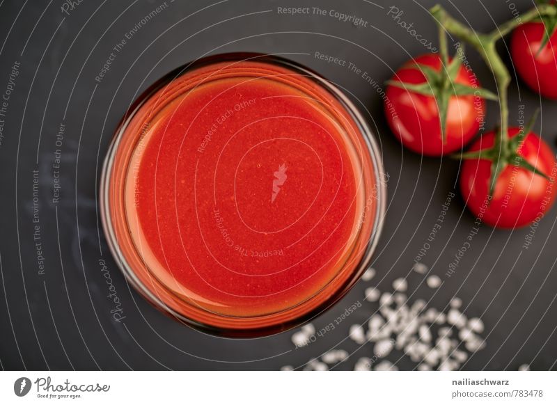 Tomatensaft Gemüse Kräuter & Gewürze Bioprodukte Vegetarische Ernährung Diät Getränk Erfrischungsgetränk Glas Gesundheit hell natürlich saftig rot schwarz Kraft