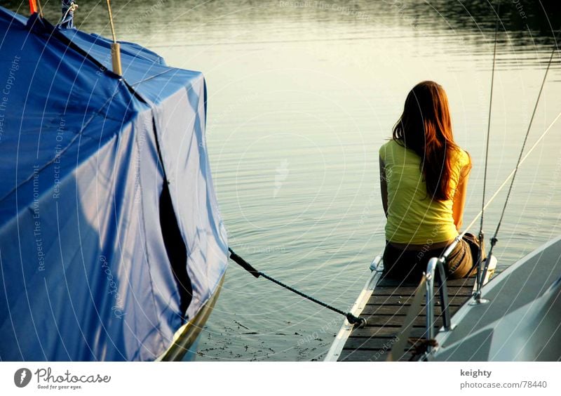 summer See Sommer gelb Wasserfahrzeug Steg Holz Sonnenuntergang langhaarig feminin Abdeckung Natur blau Seil