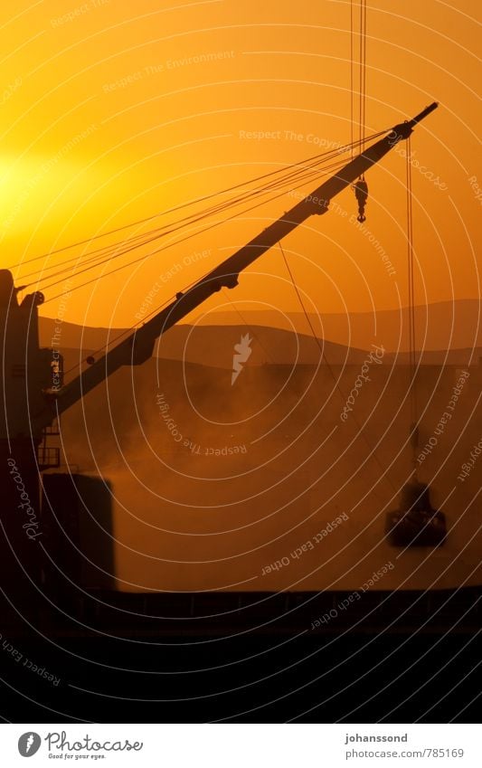 Hafenarbeiten Kran Landschaft Sonnenaufgang Sonnenuntergang Hügel Berge u. Gebirge Küste Salalah Oman Berufsverkehr Güterverkehr & Logistik Schifffahrt
