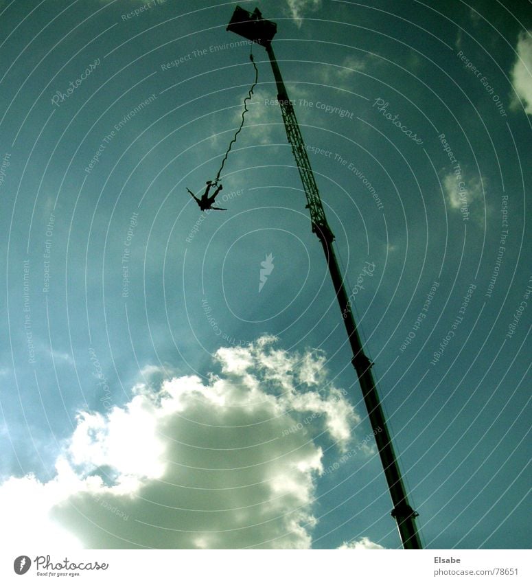 Supermann Kran Wolken springen Vogel Gegenlicht Licht himmlisch Himmel Bungee Sommer Sport Spielen sziget blau fliegen Freiheit Sonne Leben sky bungeejump