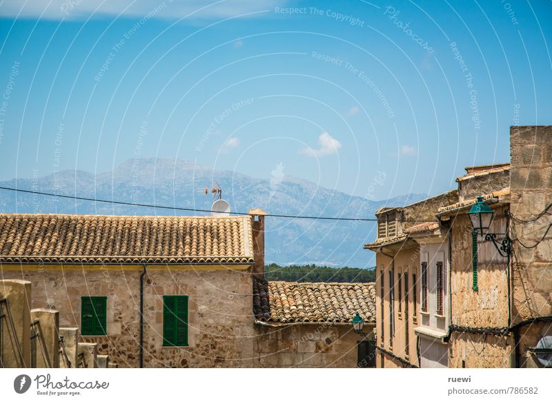 Bergblick Ferien & Urlaub & Reisen Tourismus Ferne Sommer Sommerurlaub Sonne Landschaft Himmel Wolken Schönes Wetter Hügel Berge u. Gebirge Insel Mallorca Dorf