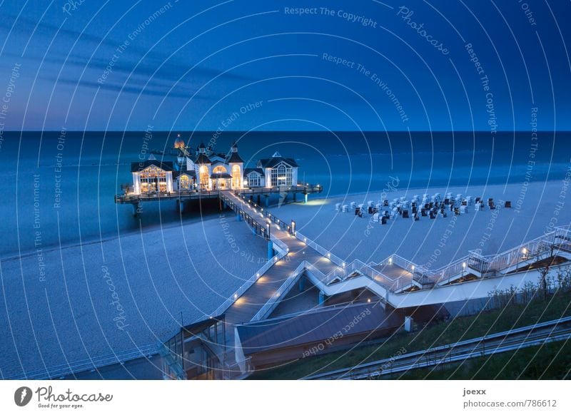 Sellin Himmel Horizont Schönes Wetter Strand Insel Rügen Menschenleer Haus Brücke Seebrücke Sehenswürdigkeit alt sportlich außergewöhnlich groß schön blau gelb