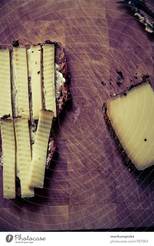 käsebrot brotzeit Lebensmittel Käse Brot bergblumen Ernährung Frühstück Mittagessen Picknick Bioprodukte Vegetarische Ernährung Diät Slowfood Fingerfood Messer